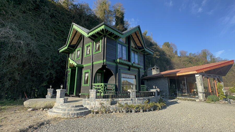 Görenleri hayrete düşüren ev: Tek tuşla 360 derece dönüyor