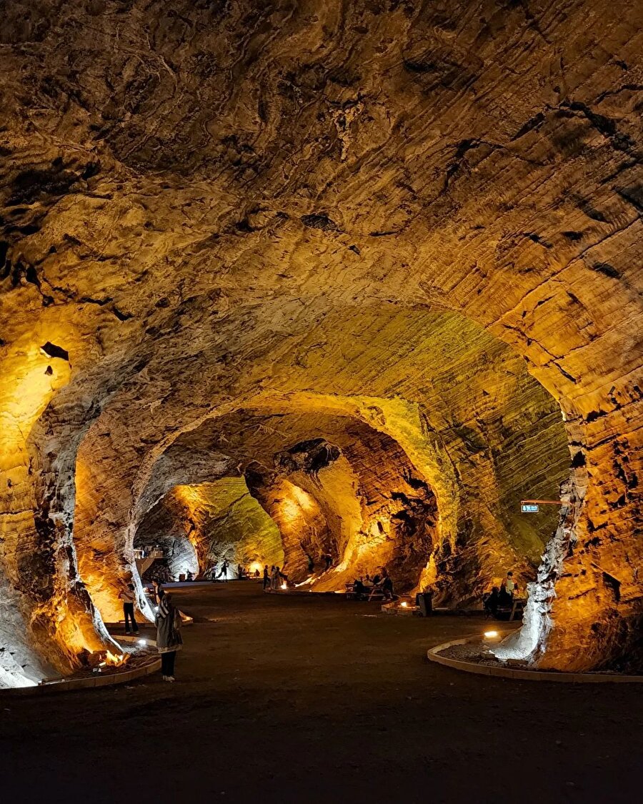 Eşsiz ve göz kamaştırıcı bir görünüme sahip Tuz Mağaraları ✨ 