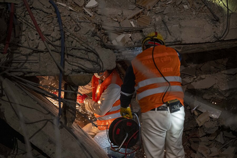 Adıyaman'da arama kurtarma çalışmaları sürüyor