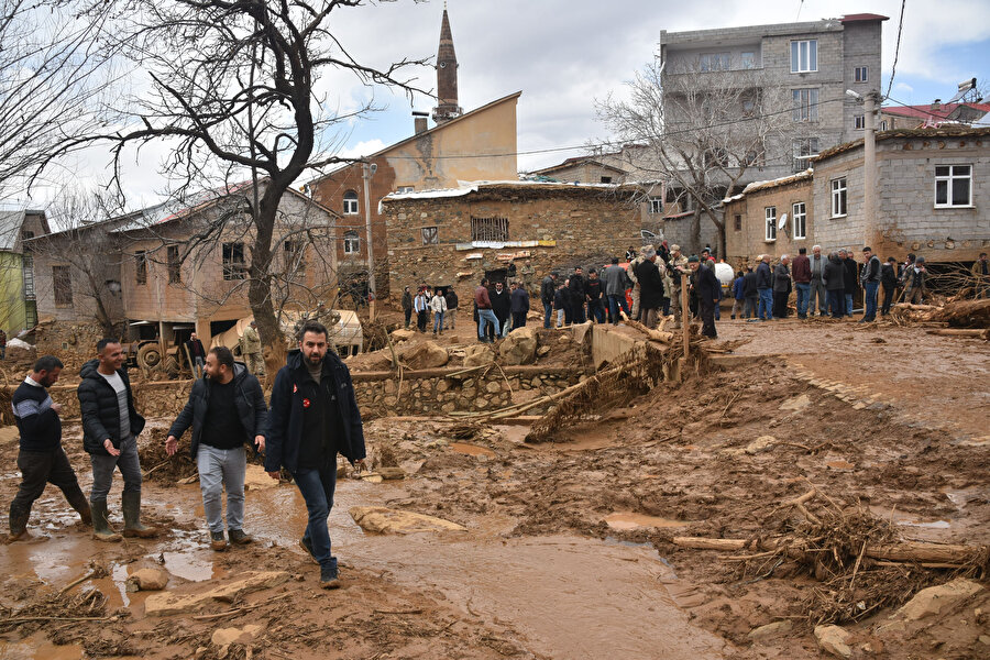 Bitlis’te sulama göleti taştı: Tarım alanları zarar gördü