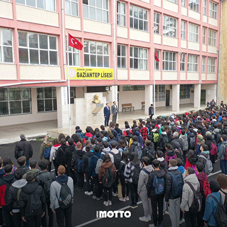 Gaziantep, Adana ve Osmaniye'de öğrenciler okullarına geri döndü