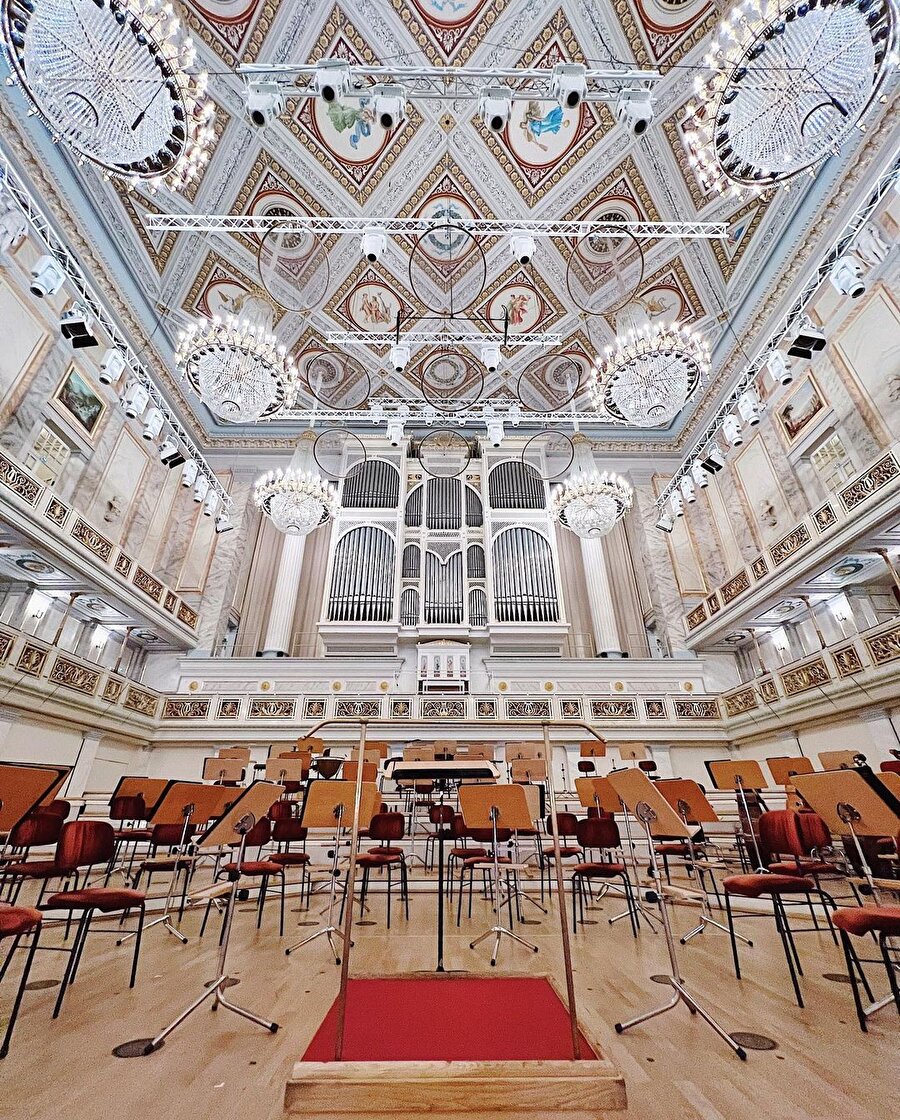 Tiyatrodan konser salonuna çevrilen Konzerthaus Berlin 🎭