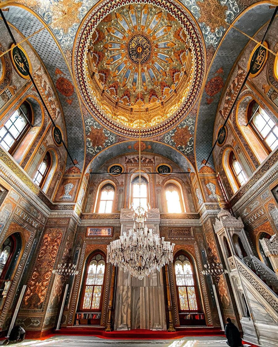 Eşsiz mimarisi ve renkleriyle hayran kalınan Pertevniyal Valide Sultan Camii ✨