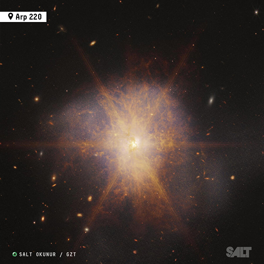 Birleşme sürecinde olan iki sarmal galaksi görüntülendi