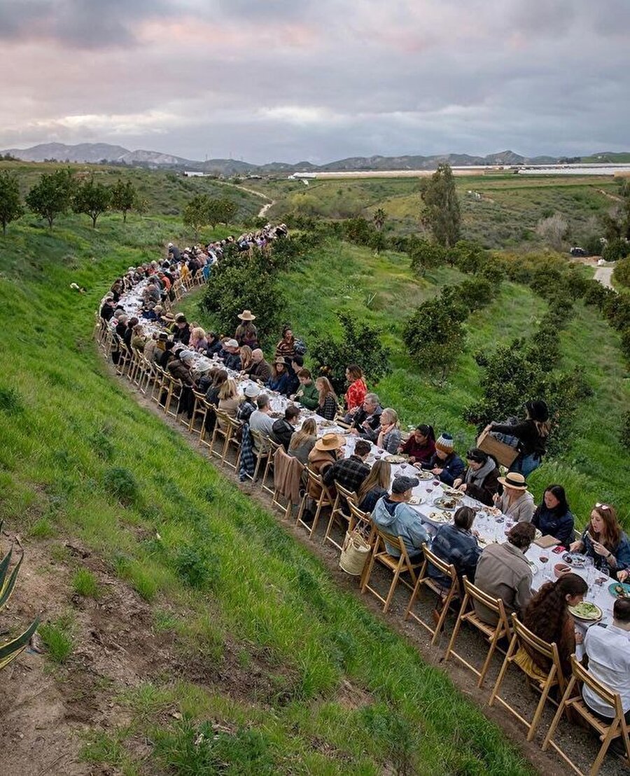 Şöyle bir sofraya ihtiyacımız var!