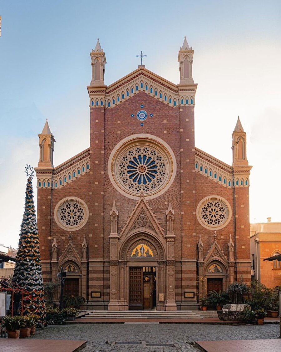 St. Anthony Katolik Kilisesi ✨