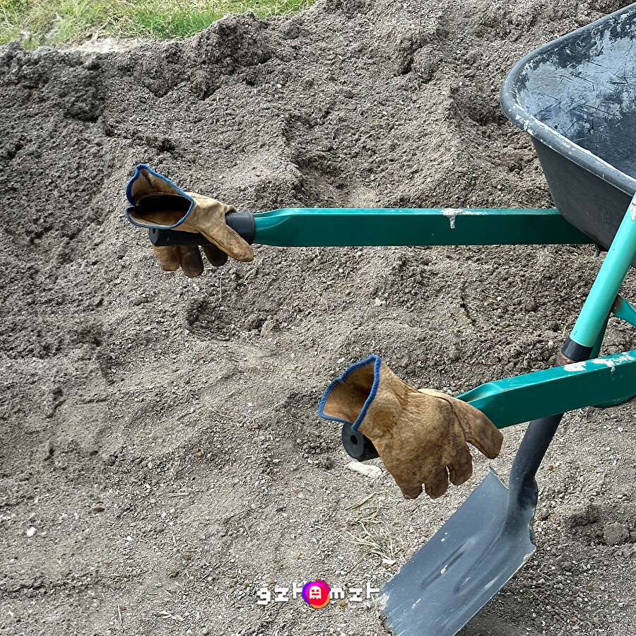 Ağır market poşetlerini eve kadar taşıdıktan sonra ellerim