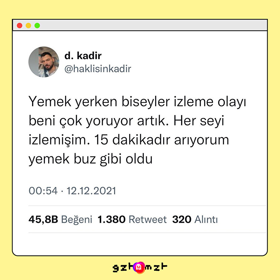 Yemek yerken telefonun şarjı olmadığını fark etmek...