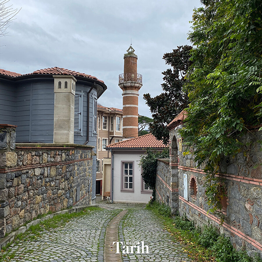 Minaresinde güneş saati bulunan camii: Muhaşşî Sinan Camii