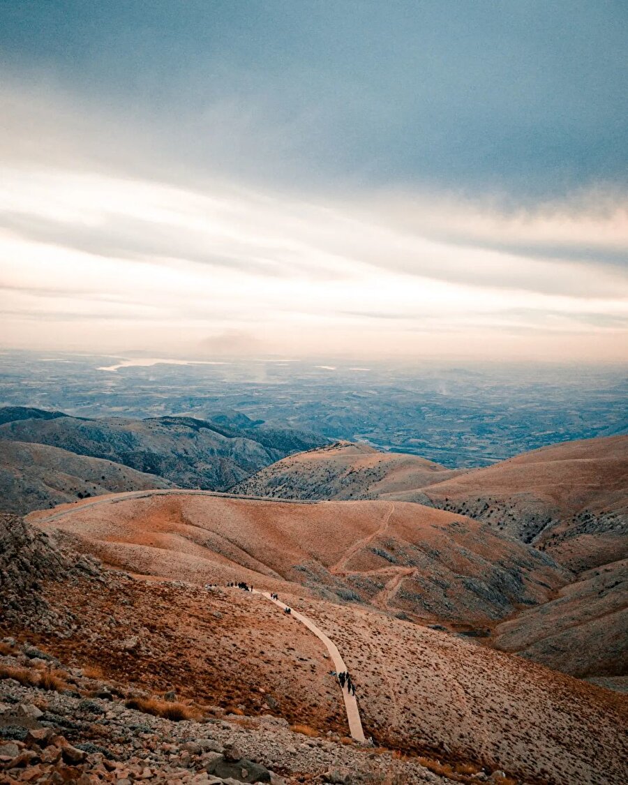 Güneşin doğuşu ve batışının en güzel izlendiği yer: Nemrut Dağı Milli Parkı ✨