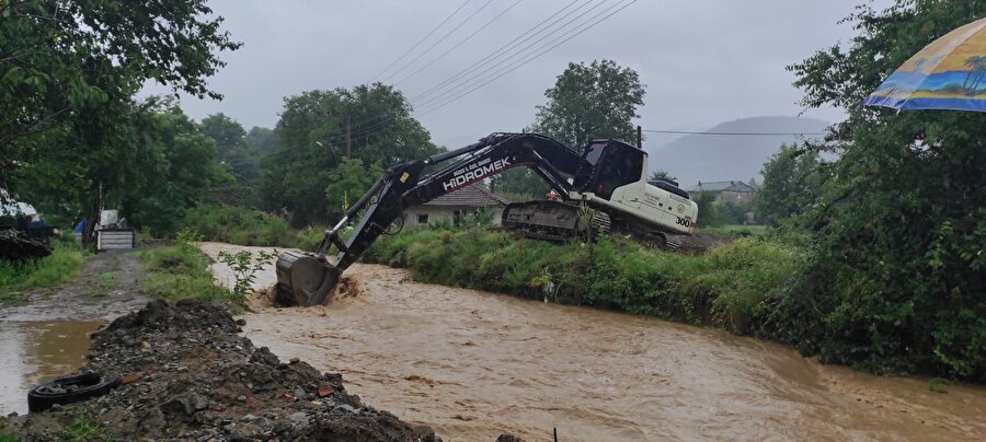 Düzce'de sağanak: Dereler taştı, evleri su bastı