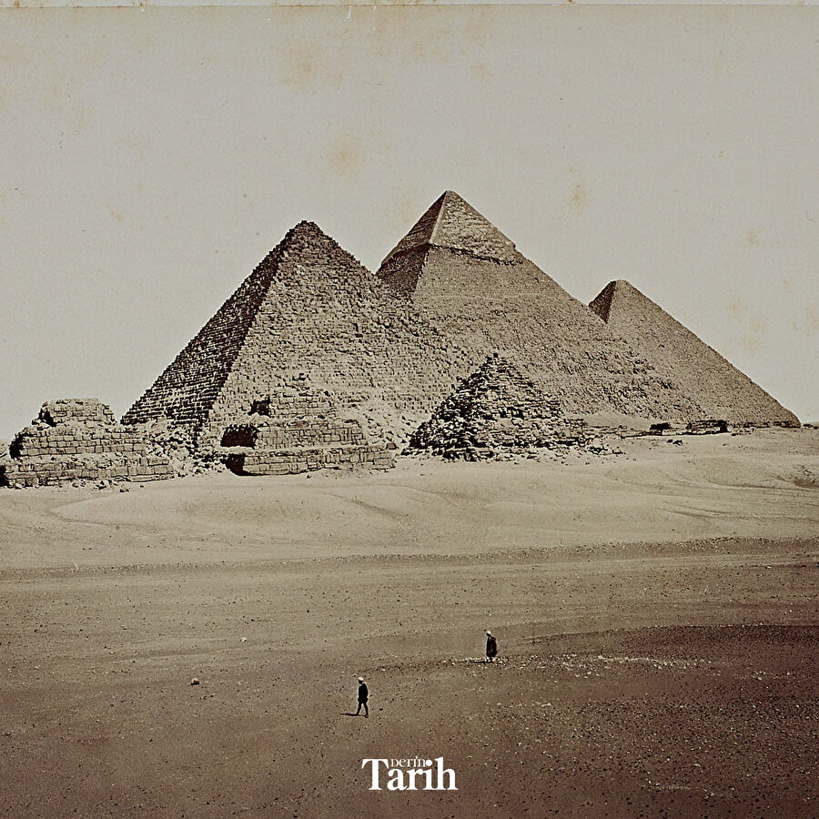 Yıldız arşivinde Mısır Piramitleri