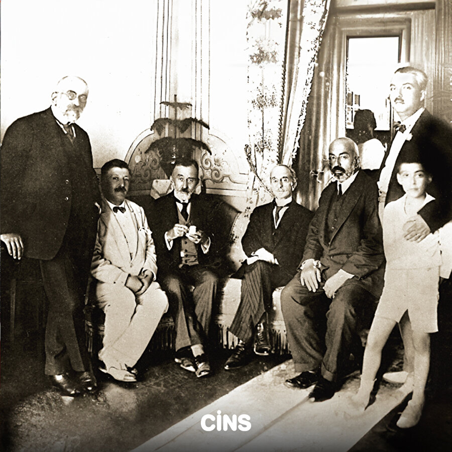 ​Mithat Cemal Kuntay'ın evinde bir akşamüstü 