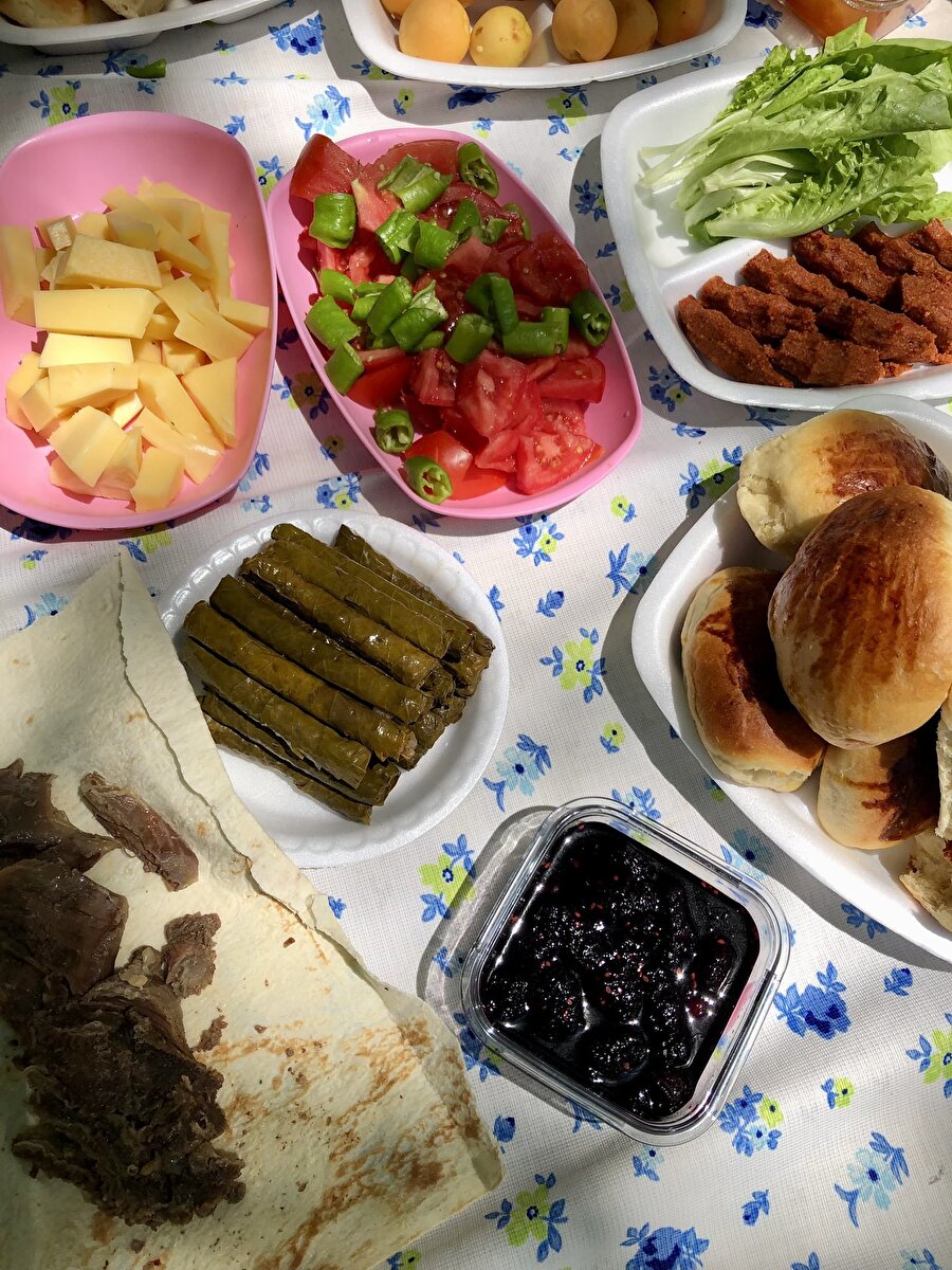 Hayatı sevmiyorum sofrası