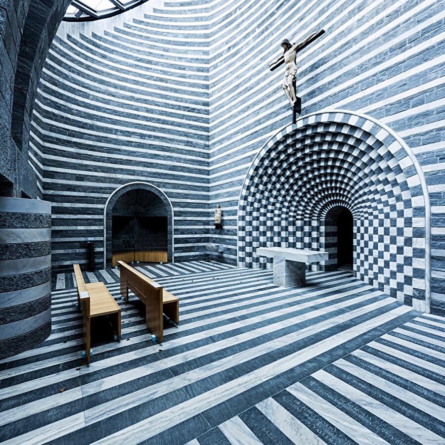 KUŞ EVLERİ 01: III. Mustafa Türbesi Kuş Evi 