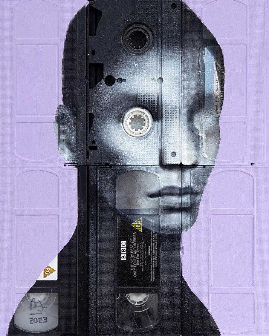 Nick Gentry eserleri ve dijital kimliklerin maskeli doğası 📼