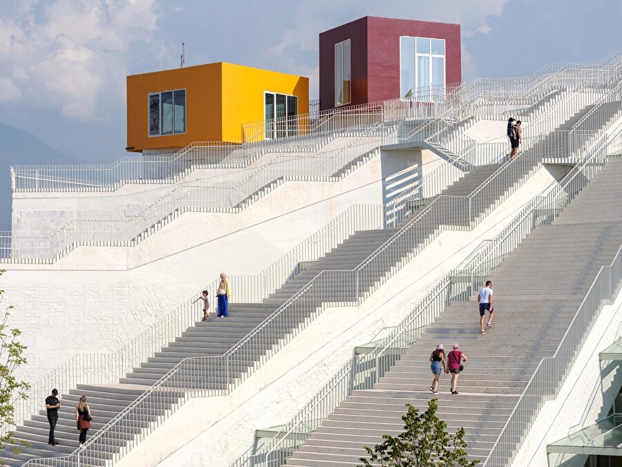  MVRDV tarafından dönüştürülen temsili yapı: Tiran Piramidi 