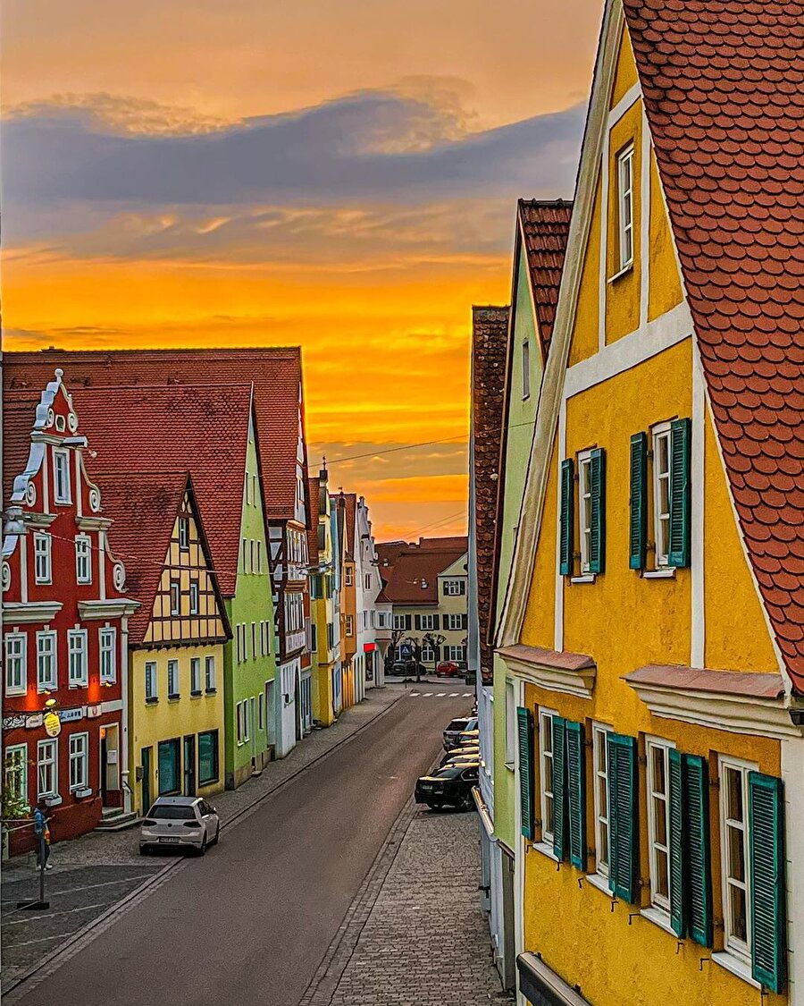 Kraterin içine kurulmuş bir orta çağ şehri: Nördlingen 🚩🚗