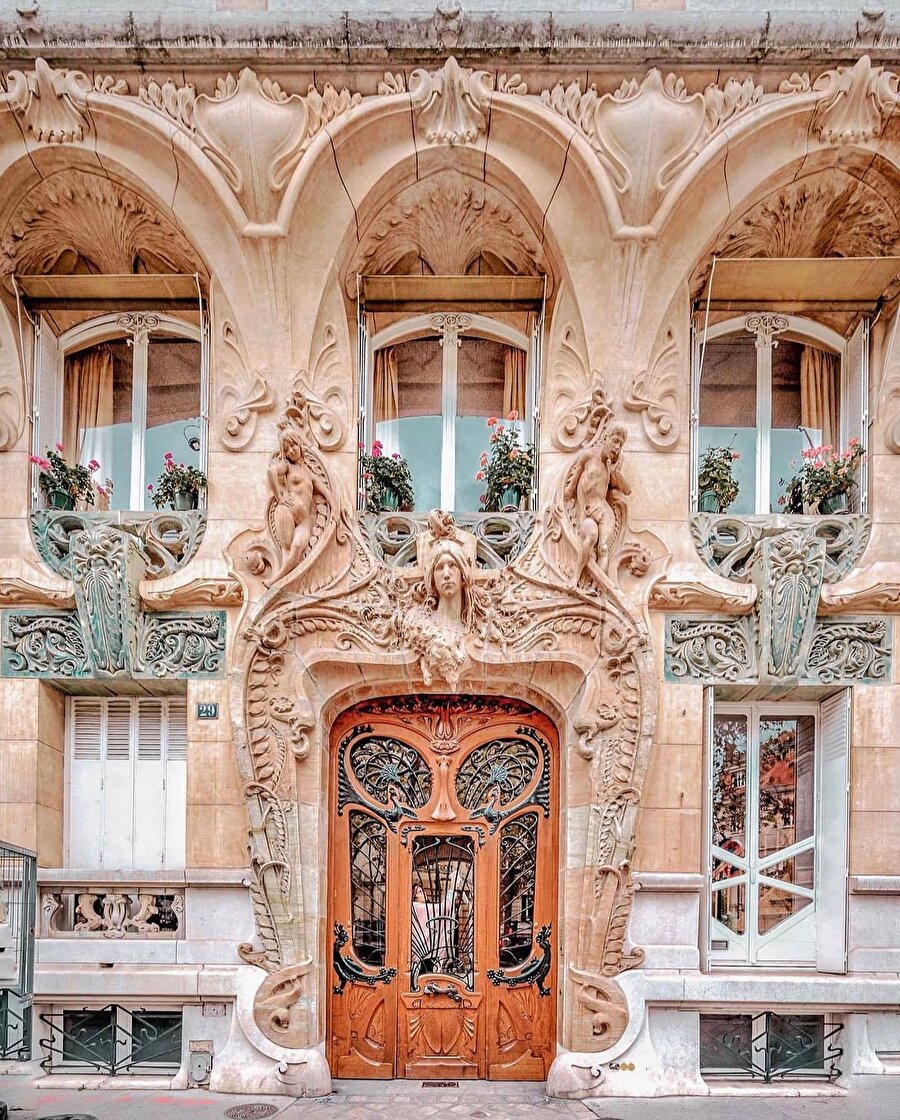 Art Nouveau akımının önde gelen yapılarından biri! 