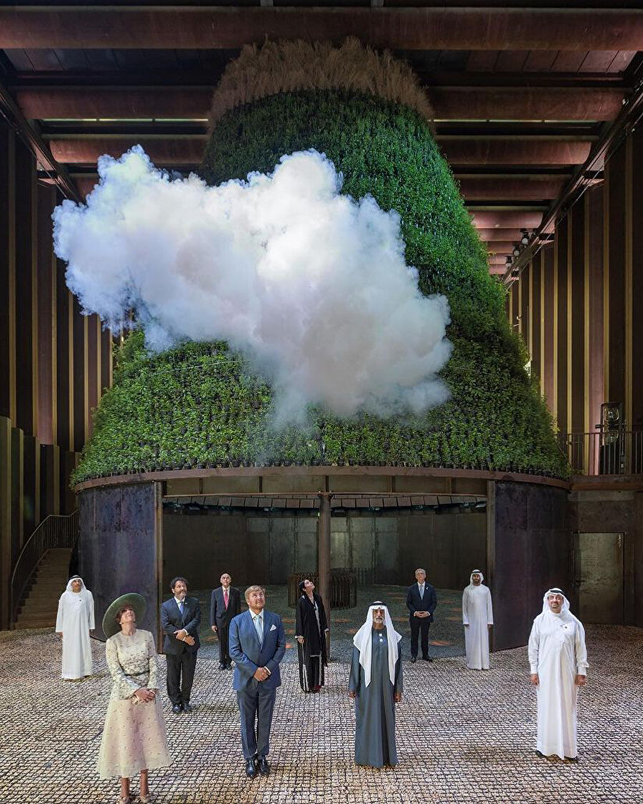 Berndnaut Smilde’ın kapalı alanlara yerleştirdiği on saniyelik nimbus bulutları ☁️