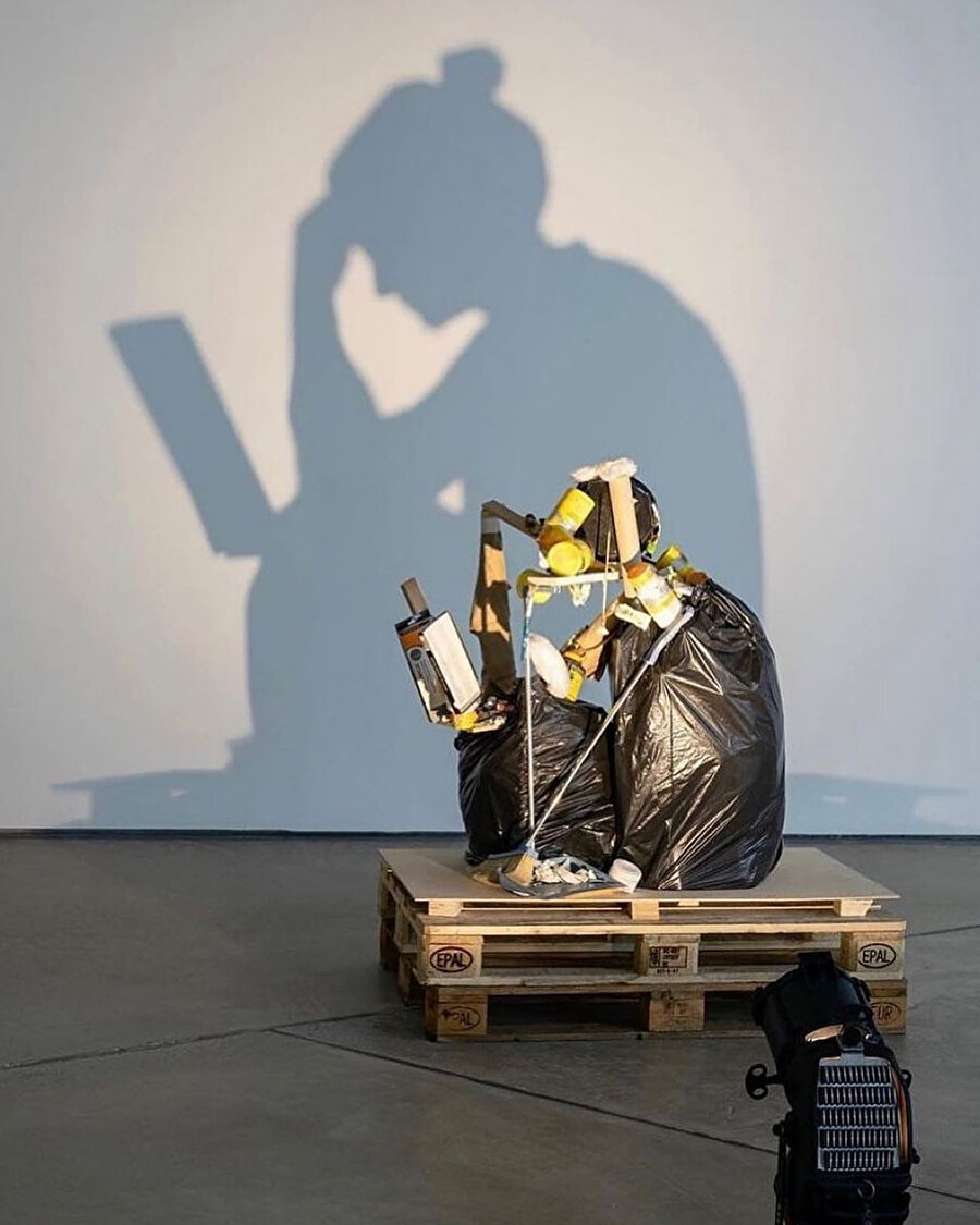 Materyallerden oluşan gölge heykeller ✨