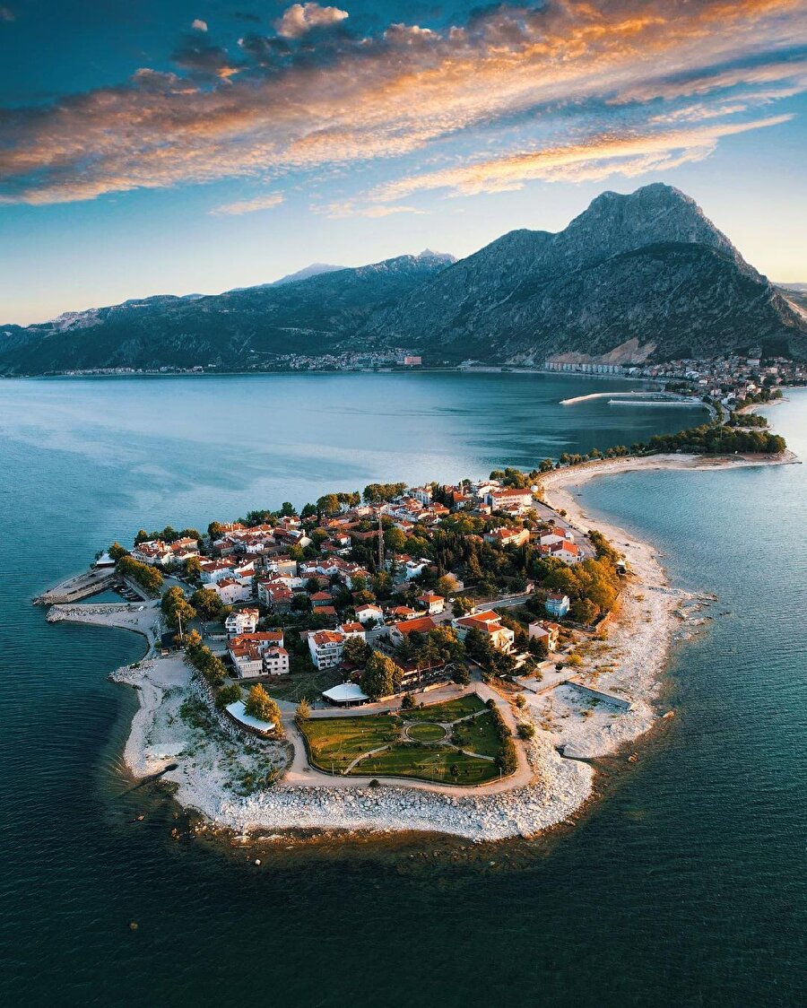 Türkiye’nin en büyük 2. tatlı su gölü: Eğirdir Gölü 📍