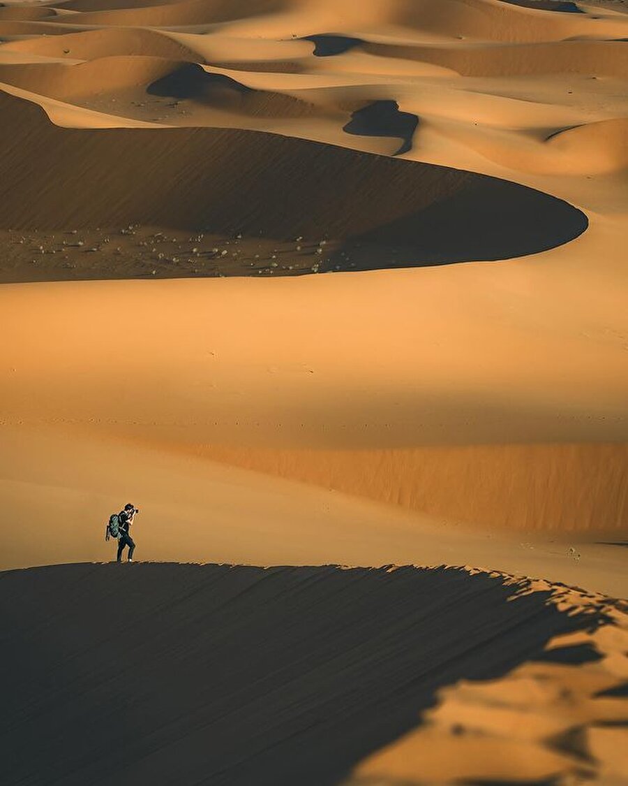 Kırmızı rengiyle etkileyici Riyad çölü: Red Sand Dunes 📍