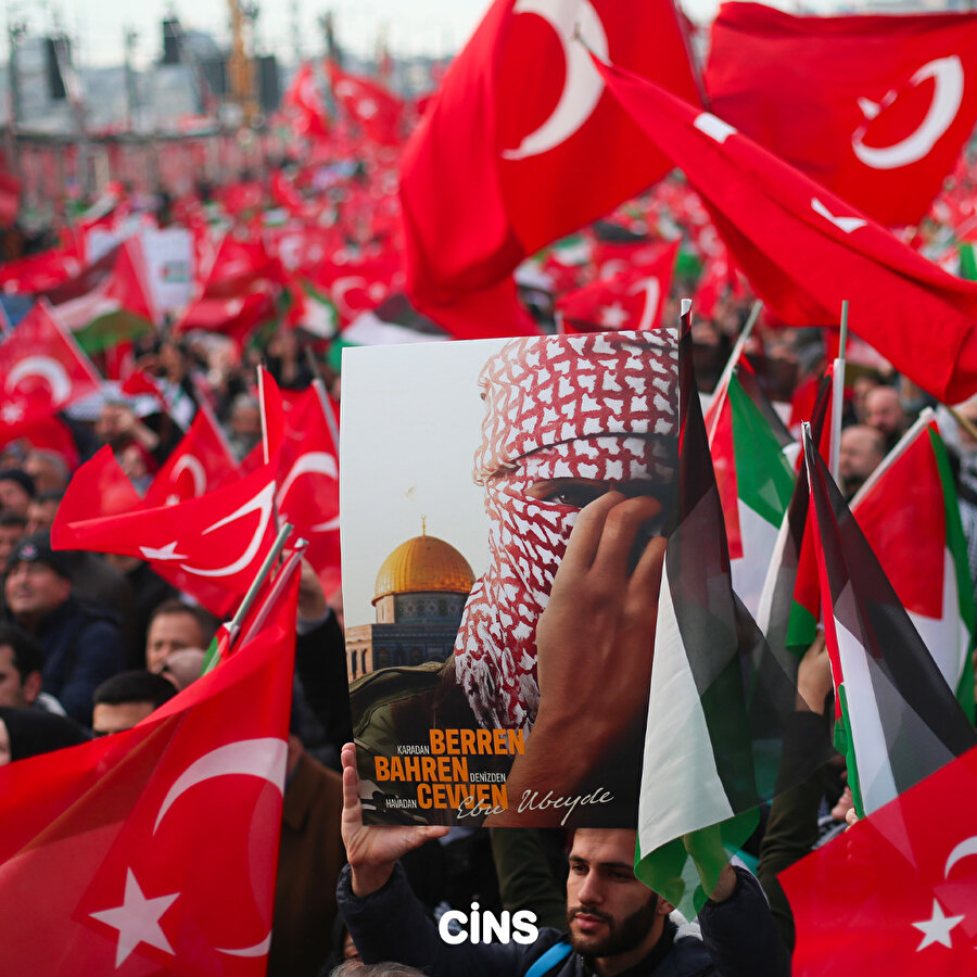 Cins Büyük Galata Köprüsü Yürüyüşü'nde 