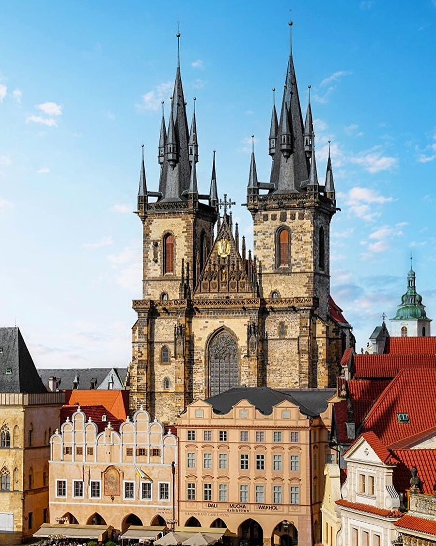 Etkileyici yapılarıyla Prag Eski Kent Meydanı 📍