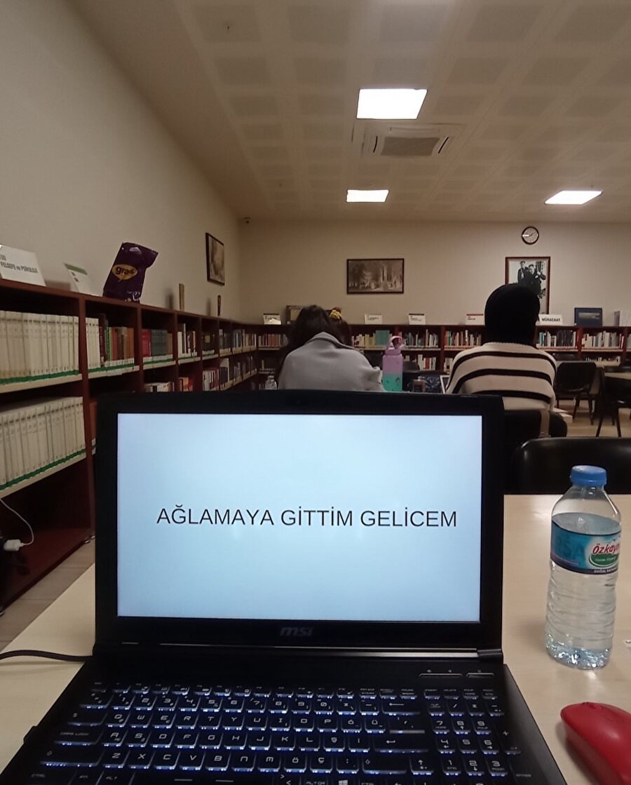 Yine de benim bilgisayarımın fotoğrafını çekmeniz hoş değil