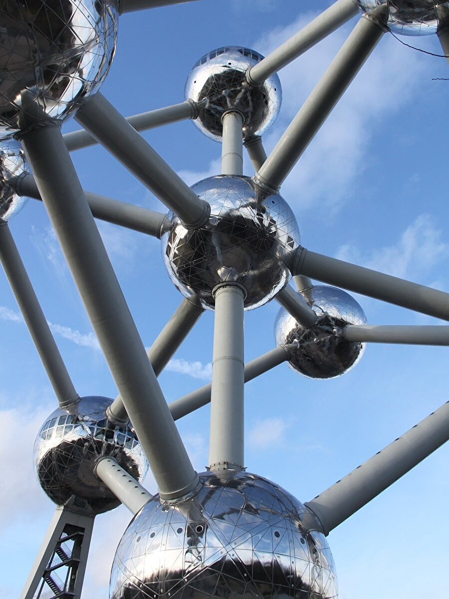 Kitsch Mimari: Atomium