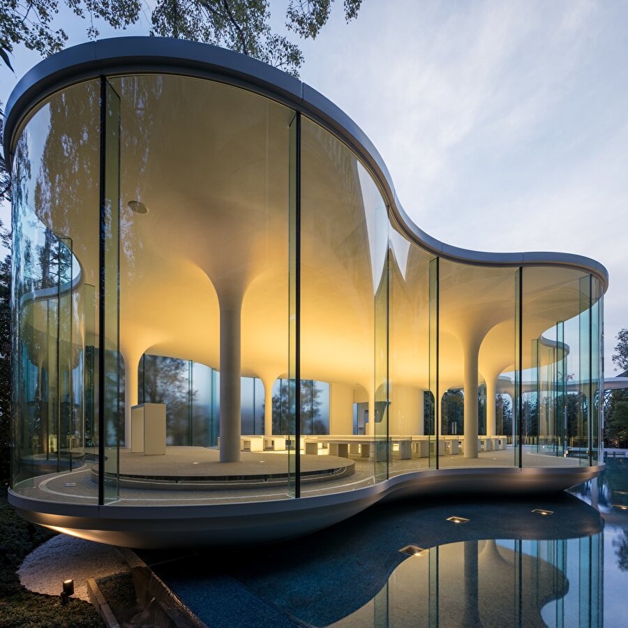 Minimalist bir şapel yapısı: Cloud of Luster Chapel 