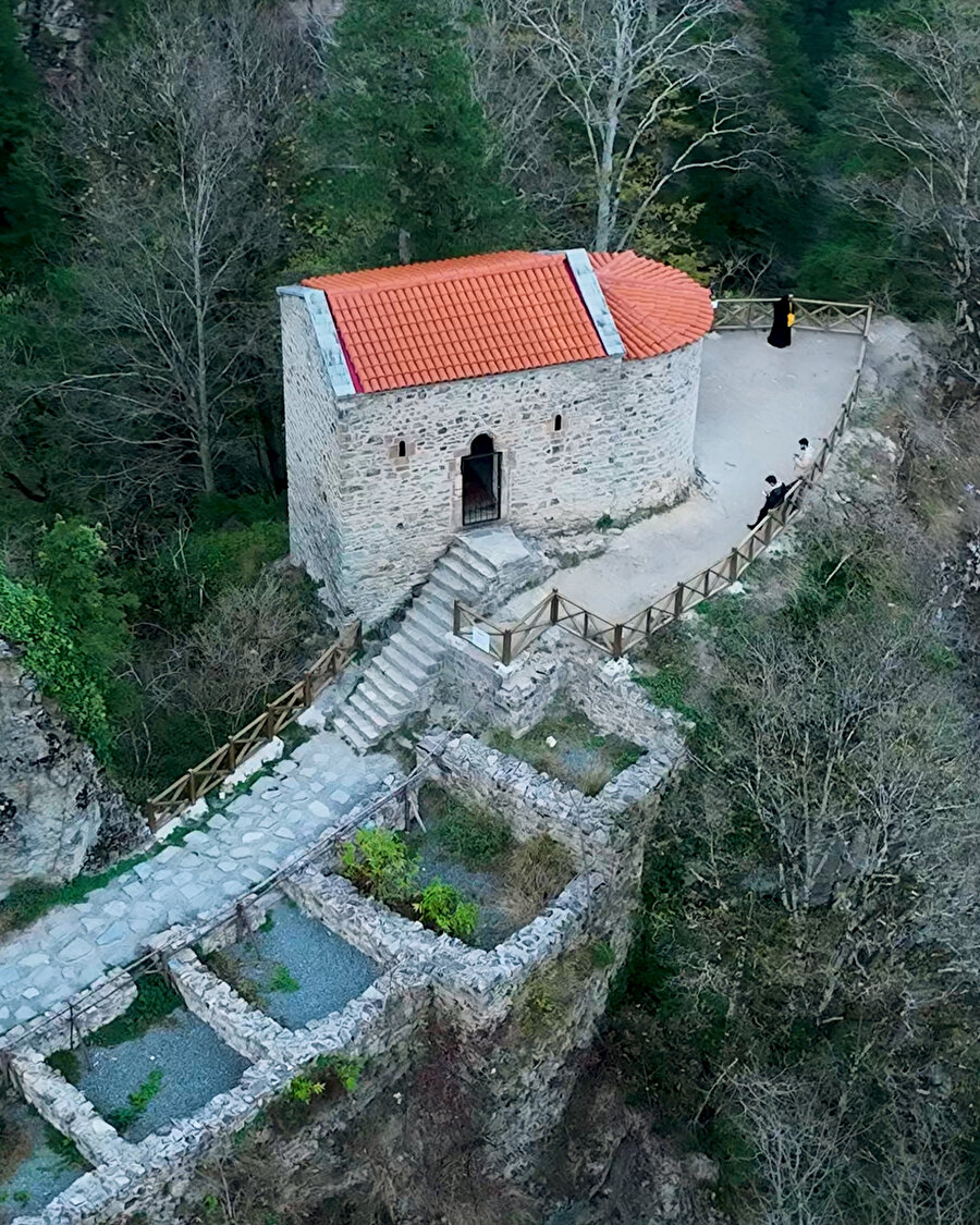 Sümela’nın yanı başındaki Aya Varvara Kilisesi 📍