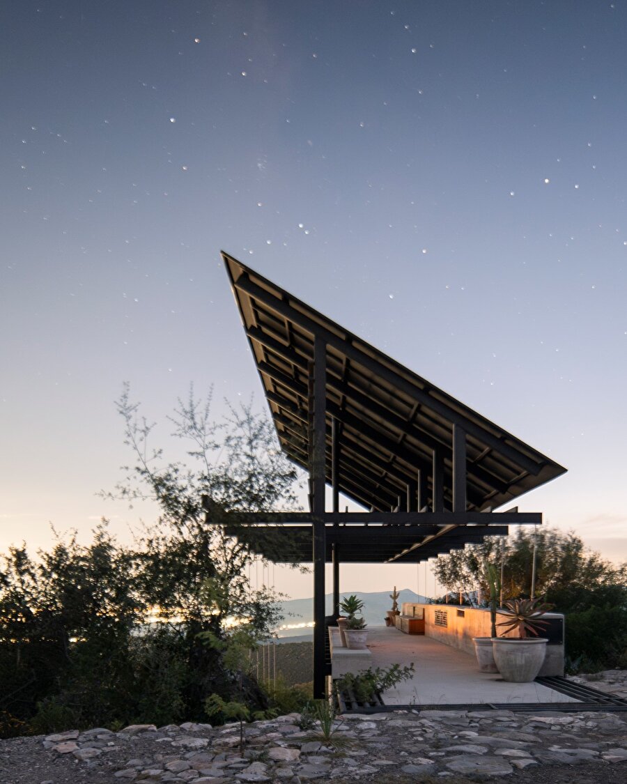 Yalın ve minimalist bir tasarım: Espina Pavyonu 