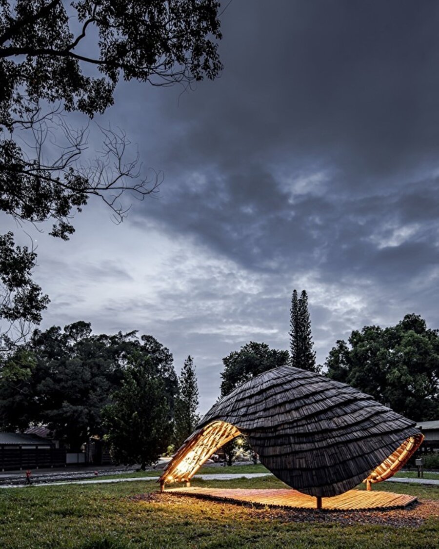  Üçgen bir temel üzerine inşa edilen pavyon tasarımı 