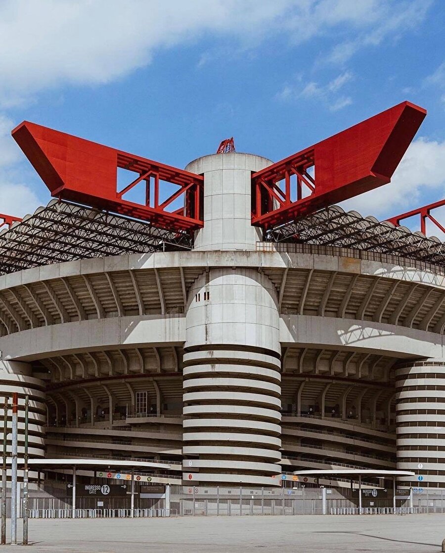 Hem fanatiklerini hem de tasarımcıları etkileyen San Siro Stadyumu