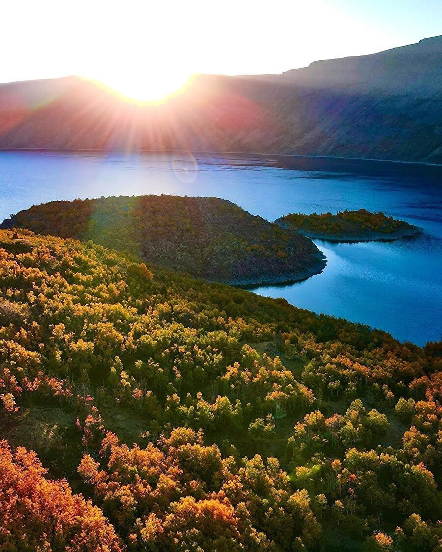 Türkiye’nin en büyüğü: Nemrut Krater Gölü 📍