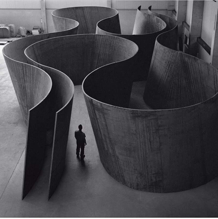 Ünlü heykeltraş ve sanatçı Richard Serra aramızdan ayrıldı.. 