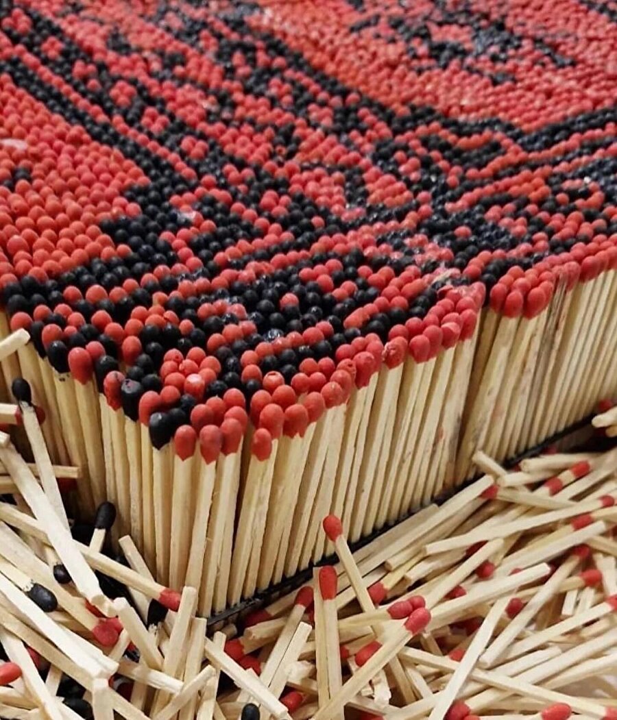 Binlerce kibrit çöpünün kullanıldığı halıya benzer sanat eseri 🤓