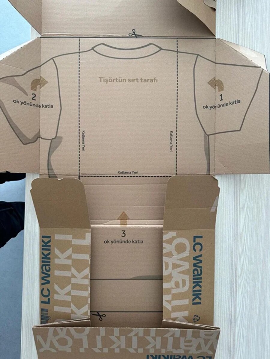 LCW kıyafetleri kolaylıkla katlamayı sağlayacak bir paket geliştirmiş