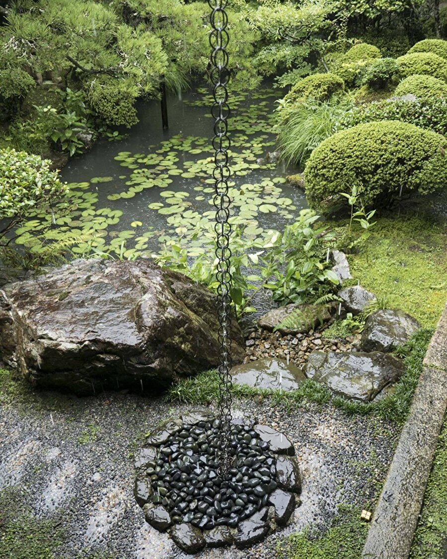Japonya’nın geleneksel yağmur zinciri oluk tasarımı