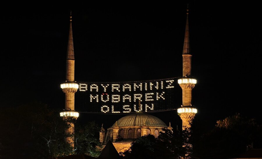 Bayramın altın harfleri mahyalar