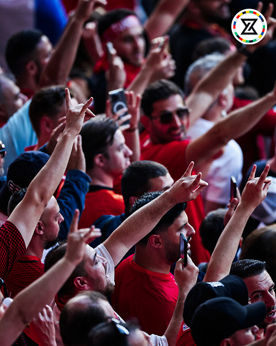 Tribünler "Bozkurt" doldu