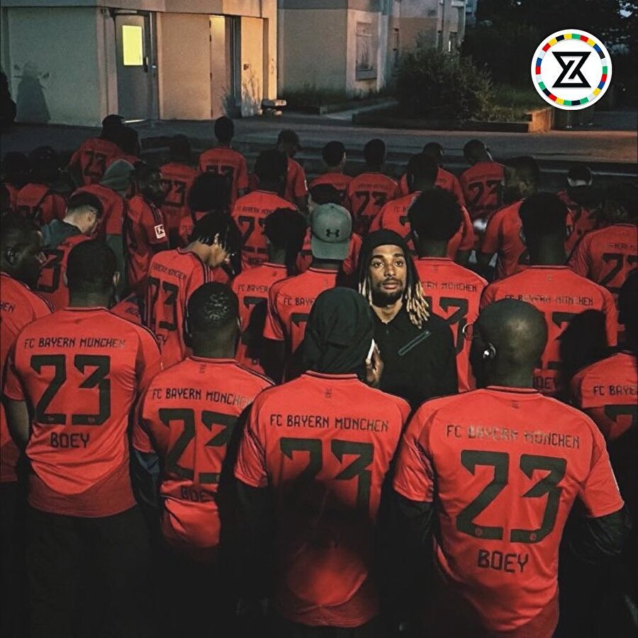 Sacha Boey'den forma hediyesi