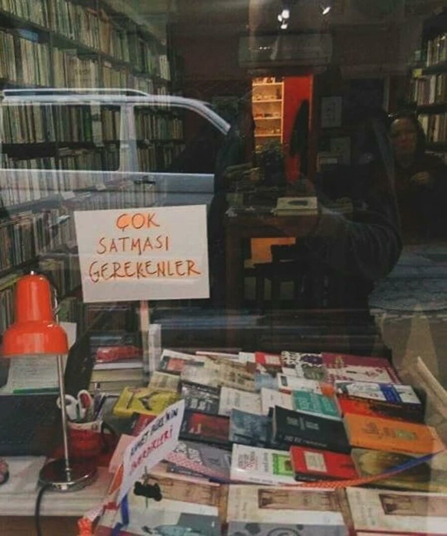 Şuradan bir kitap alma ihtiyacı hissediyoruz