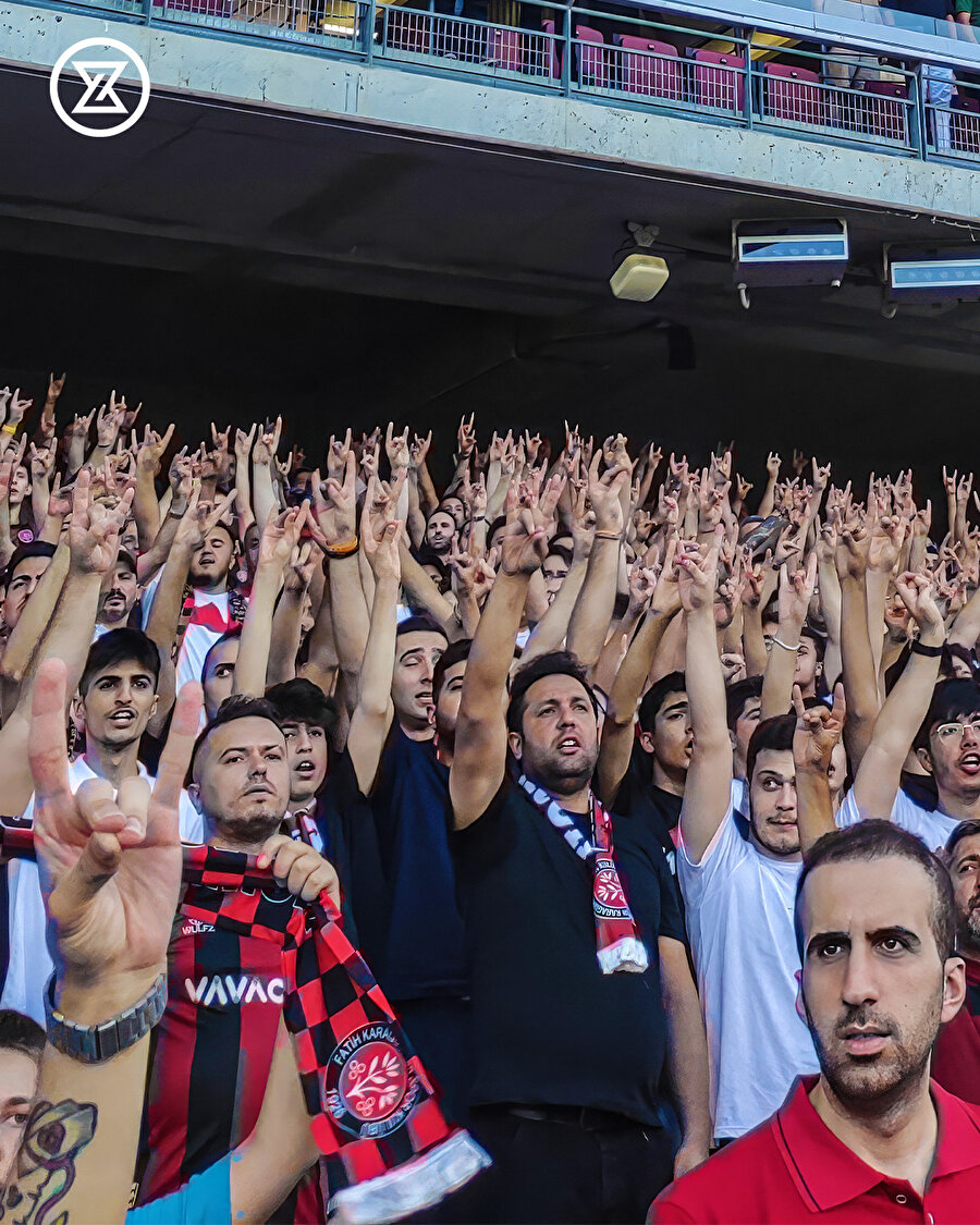 İstiklâl Marşı'nda Karagümrük tribünleri 🏟️