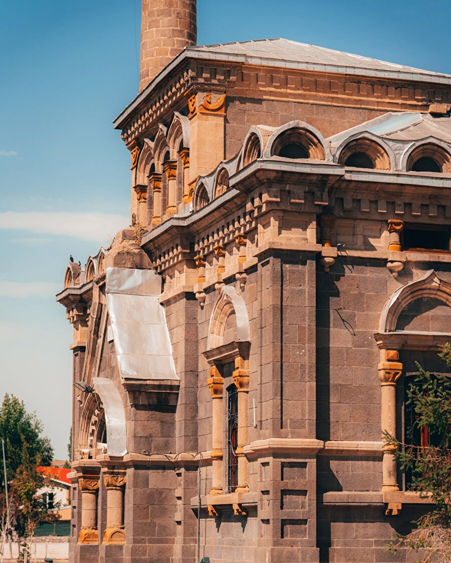 İhtişamlı mimarisiyle ünlü: Kars Fethiye Camii 🕌