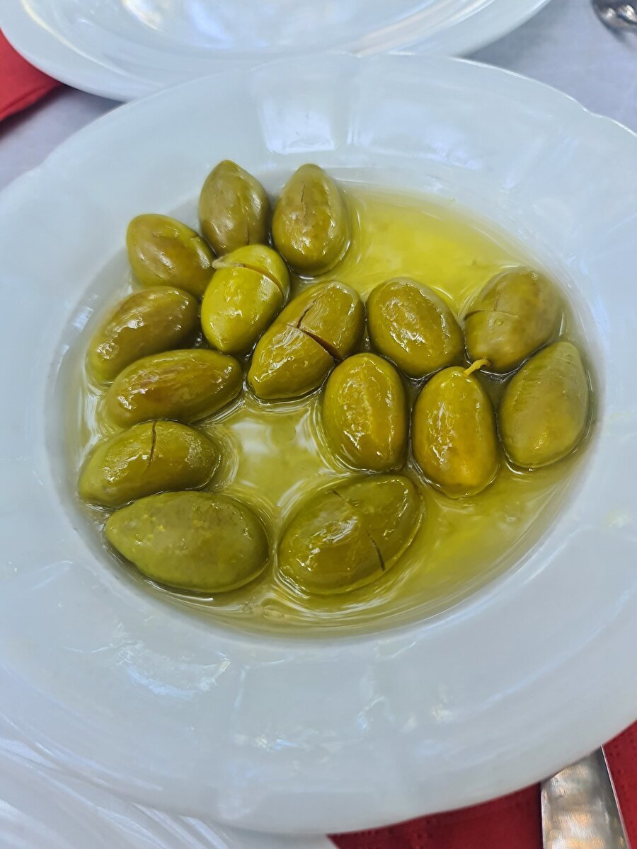 Yalnızca gerçek zeytin severler bu fotoğrafta bir öğün görüyor