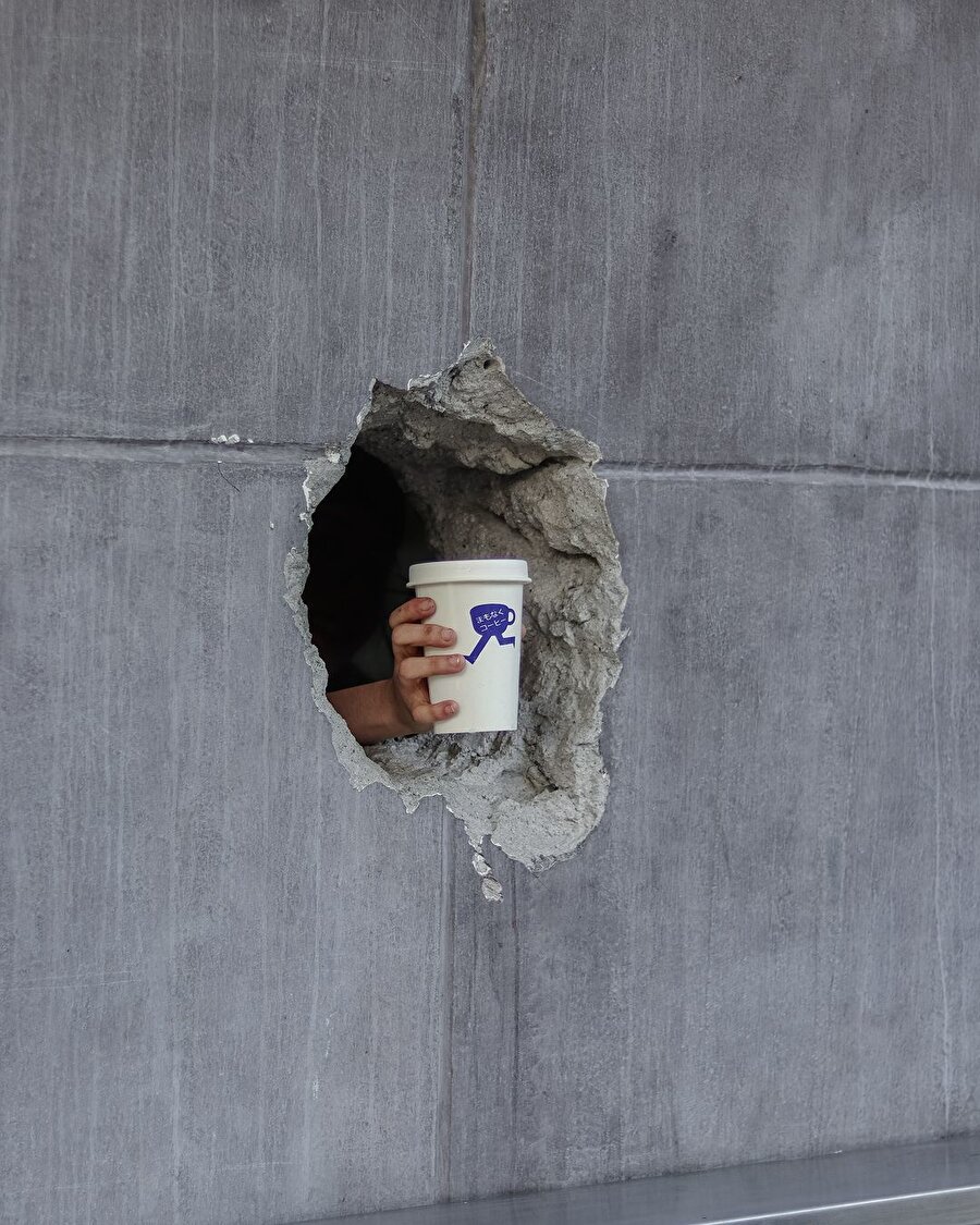 Mamonaku Kohi: Duvarın deliğinden gelen kahve keyfi ☕