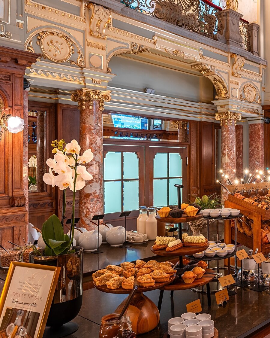 Edebiyat ve sanatın merkezi: New York Cafe 📍